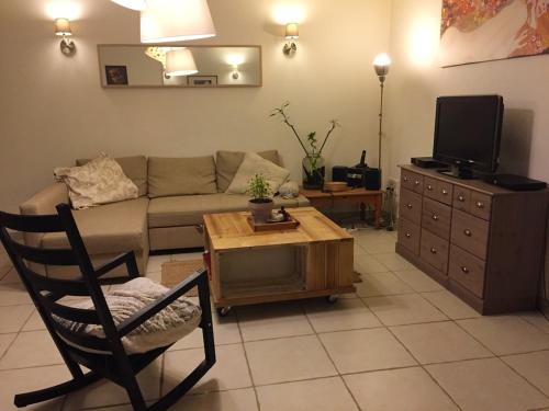 Maison de 2 chambres avec piscine privee jardin clos et wifi a Malaucene