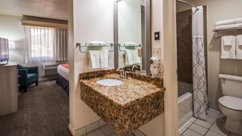 Koupelna v ubytování Best Western Inn Tooele