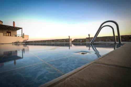 Bazén v ubytování Lenikos Resort nebo v jeho okolí