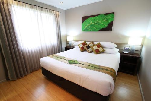 Postel nebo postele na pokoji v ubytování Broad Leaf Villas