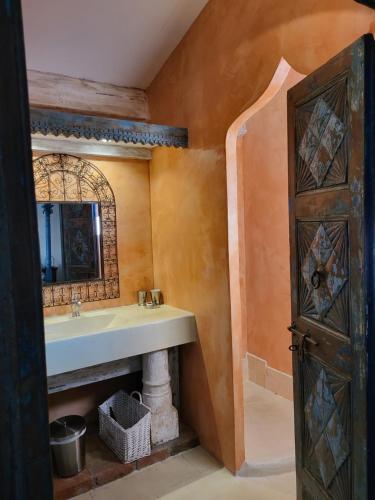 a bathroom with a sink and a mirror at Studios et chambre La Sauvasse in Vagnas