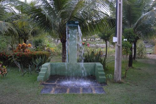 Taman di luar Pousada Yuste Beach Farm