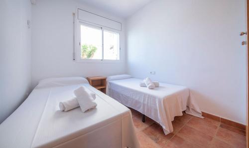 En eller flere senge i et værelse på R142 Manila Resort central