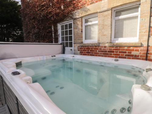 a large hot tub in front of a building at Dreamwood in Blandford Forum