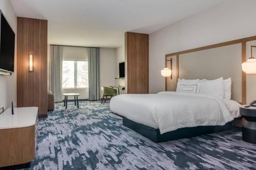 a hotel room with a bed and a desk at Fairfield Inn & Suites by Marriott San Jose North/Silicon Valley in San Jose