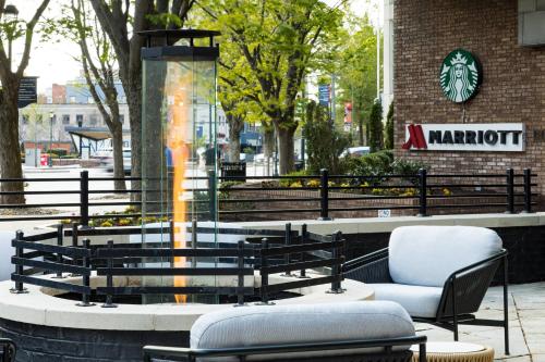 Χώρος καθιστικού στο Richmond Marriott