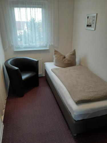 Krevet ili kreveti u jedinici u okviru objekta Gasthof & Pension Zum Saalestrand