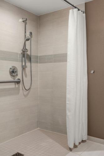 Ένα μπάνιο στο Boston Marriott Cambridge