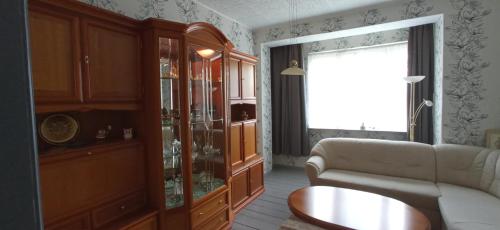 a living room with a couch and a window at OK FERIEN - Altes Bahnhaus in Muldenhammer