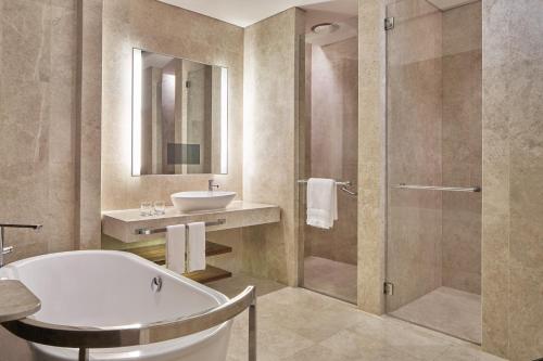 Ένα μπάνιο στο The Westin Singapore