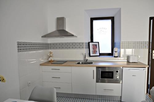 Kuchyň nebo kuchyňský kout v ubytování Apartamentos Turaca
