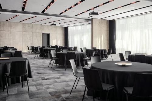 Restaurant ou autre lieu de restauration dans l'établissement STAGES HOTEL Prague, a Tribute Portfolio Hotel