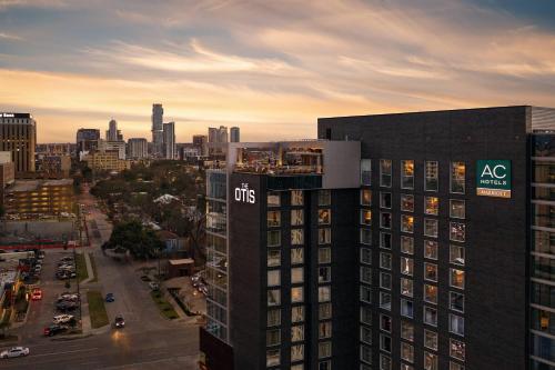 a view of a city skyline with a building at AC Hotel by Marriott Austin-University in Austin