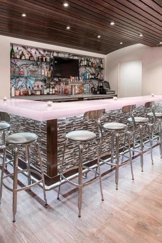 a bar with a pink counter and stools at Rochester Airport Marriott in Rochester