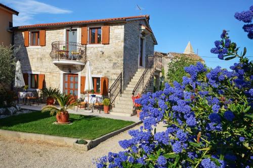 Apartments Maslina for max 8 persons with garden, Baderna 12km from Poreč