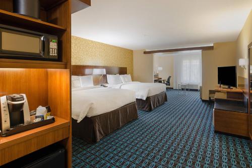 מיטה או מיטות בחדר ב-Fairfield Inn & Suites by Marriott Abingdon