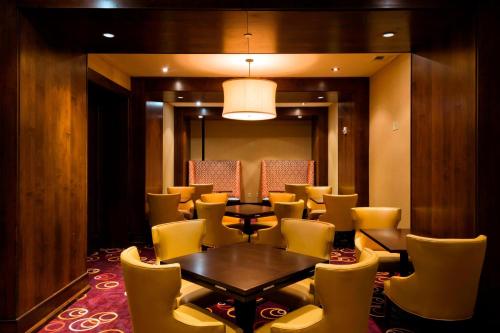 a dining room with a table and chairs at Denver Marriott South at Park Meadows in Lone Tree