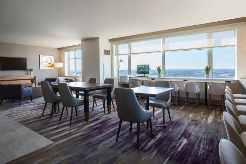 Μια τηλεόραση ή/και κέντρο ψυχαγωγίας στο The Westin Chicago Lombard