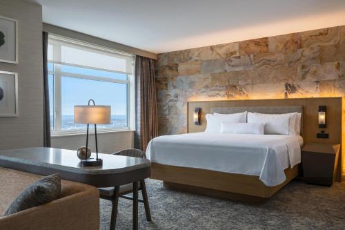 Ένα ή περισσότερα κρεβάτια σε δωμάτιο στο The Westin Chicago Lombard