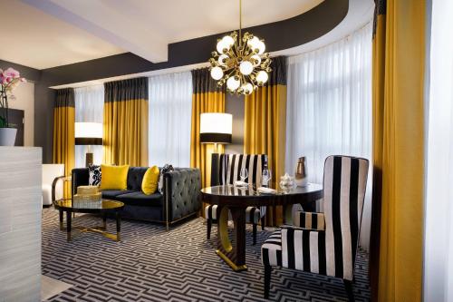 a living room with a couch and a table at Hotel Metro, Autograph Collection in Milwaukee