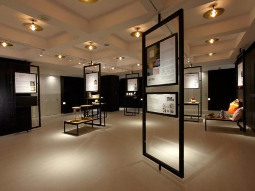 a room with several tables and mirrors in a room at The Place Tainan in Tainan