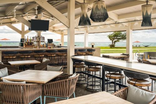 Restaurace v ubytování Sheraton Kauai Coconut Beach Resort