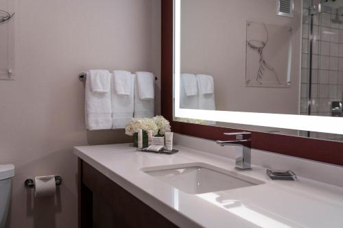 a bathroom with a sink and a mirror and towels at Napa Valley Marriott Hotel & Spa in Napa