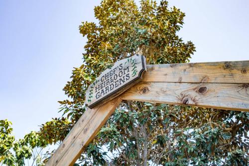 a street sign on top of a wooden pole at Napa Valley Marriott Hotel & Spa in Napa