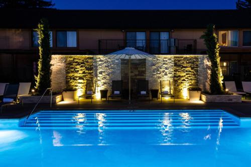 a swimming pool with lights in front of a building at Napa Valley Marriott Hotel & Spa in Napa