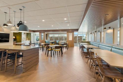 Ресторан / где поесть в Fairfield by Marriott Inn & Suites Columbus Canal Winchester