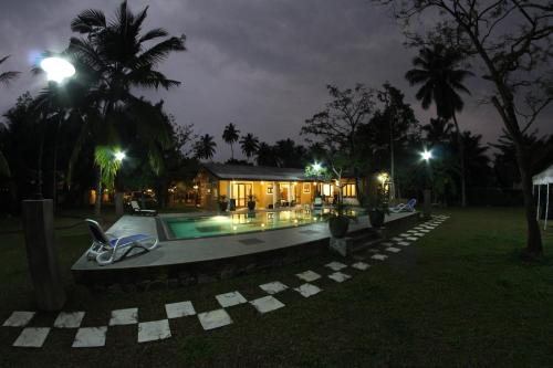 Bazén v ubytování Villa Velmarie Yoga and Ayurveda house all inclusive nebo v jeho okolí