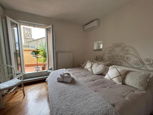 Llit o llits en una habitació de Cortona's Rooftop Nest