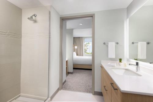 Koupelna v ubytování Residence Inn by Marriott San Juan Isla Verde