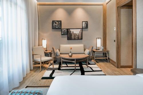 Гостиная зона в Círculo Gran Vía, Autograph Collection (Adults Only)