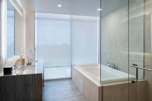 JW Marriott Orlando Bonnet Creek Resort & Spa Image
