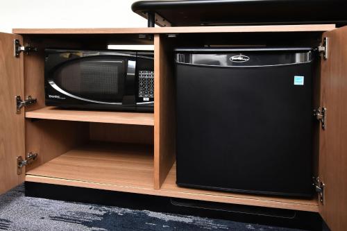 a kitchen with a microwave and a black refrigerator at Fairfield Inn & Suites by Marriott Richmond Innsbrook in Richmond