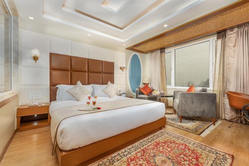 En eller flere senge i et værelse på Hotel Meerz
