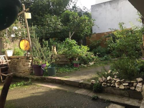 Fotografia z galérie ubytovania Maison douce et atypique avec son jardin à Tours v destinácii Tours