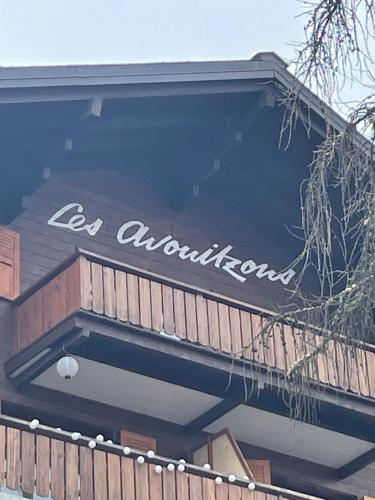 a sign on the side of a building at Penthouse - Ski-in Ski-out 30 meters from Medran lift and 40 meters from W Hotel in Verbier