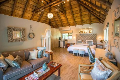 A seating area at La Roca Guest House