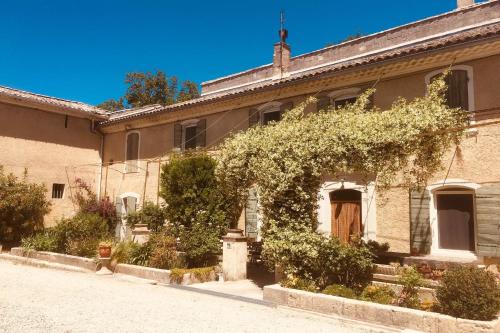 Quiet house with garden and pool in Graveson