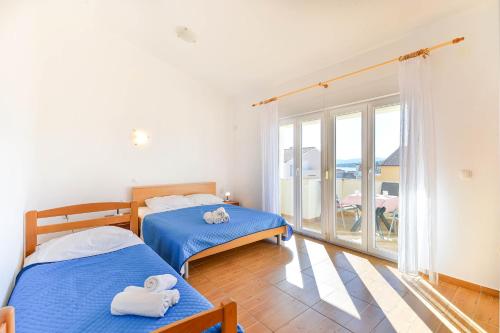 Ένα ή περισσότερα κρεβάτια σε δωμάτιο στο Apartments Adria