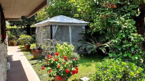 Gemütliche Wohnung in Ripa- Pozzi-Ponterosso mit Privatem Garten