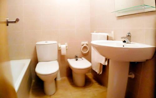 a bathroom with a sink and a toilet and a sink at desolyplaya Colomeras 3T in Oropesa del Mar