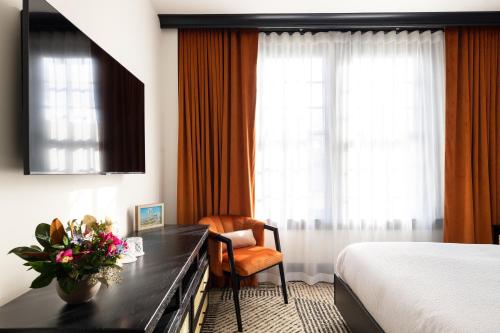 Кровать или кровати в номере Hotel Thaxter