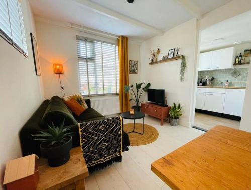 Χώρος καθιστικού στο Have a nice stay! -The Birdhouse, Tiny home close to the beach