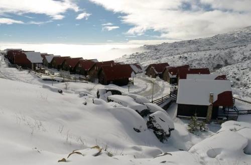 a group of houses covered in snow at Chalé de Montanha com sons de rio in Cortes do Meio