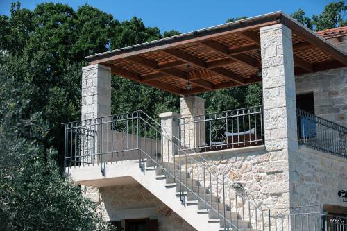 Balkón nebo terasa v ubytování Vederi Estate