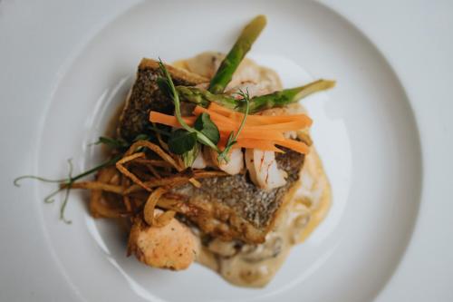 Makanan di atau berdekatan hotel
