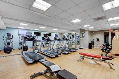 a gym with a lot of treadmills and machines at Ultimate Las Vegas Getaway One Bedroom Suite with Balcony, Kitchen, Gym, Pool & Free Parking in Las Vegas